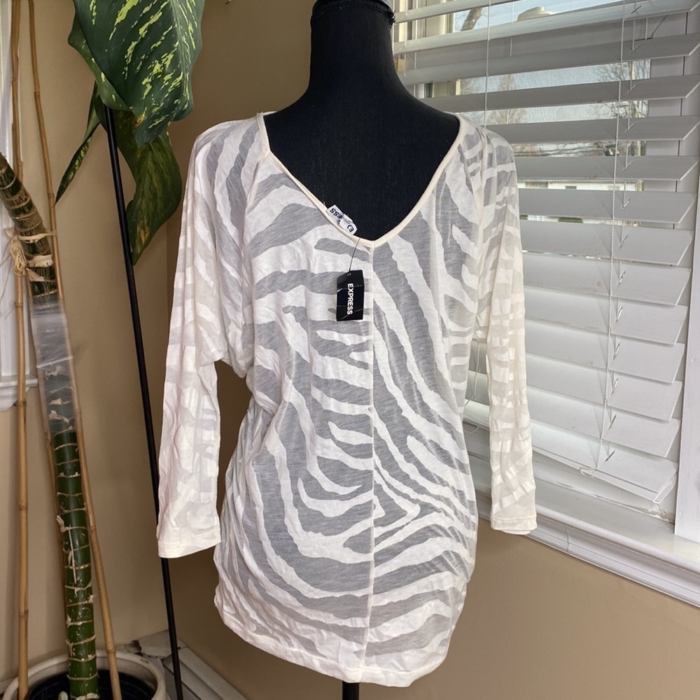 Express T shirt Crรจme Size Small - Picture 2 of 8